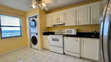 3100 NE 48th St, Unit 908 in Fort Lauderdale, FL - Foto de edificio - Building Photo