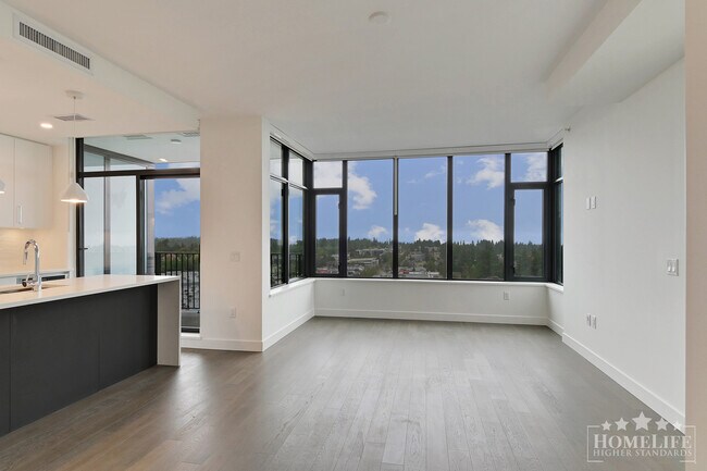 1588 Johnston Rd in White Rock, BC - Building Photo - Building Photo