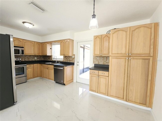 108 E Sadie St in Brandon, FL - Building Photo - Building Photo