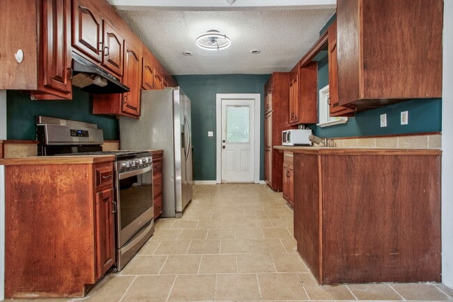 138 Pleasant St in New Britain, CT - Building Photo - Building Photo
