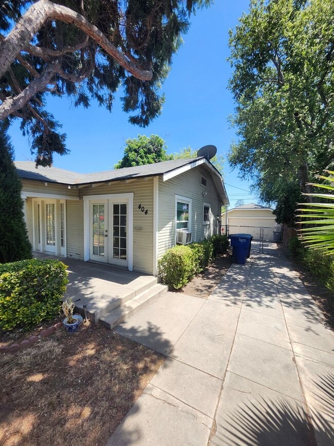 404 Plaza Serena in Ontario, CA - Building Photo - Building Photo