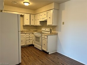 213 Concord Ct in Weirton, WV - Building Photo - Building Photo