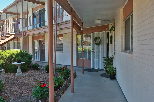 Hallmark Apartments in El Paso, TX - Foto de edificio - Building Photo