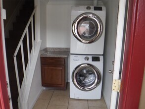 10110 Westview Dr in Houston, TX - Building Photo - Building Photo