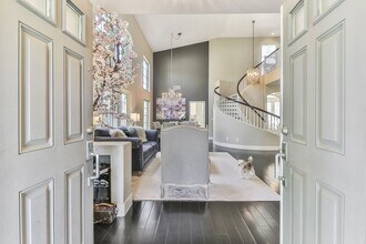 1385 Sapphire Dragon St in Thousand Oaks, CA - Foto de edificio - Building Photo