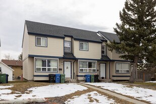 18 Radcliffe Cres SE in Calgary, AB - Building Photo