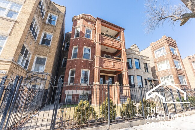 1010 N Kedzie Ave in Chicago, IL - Building Photo - Building Photo