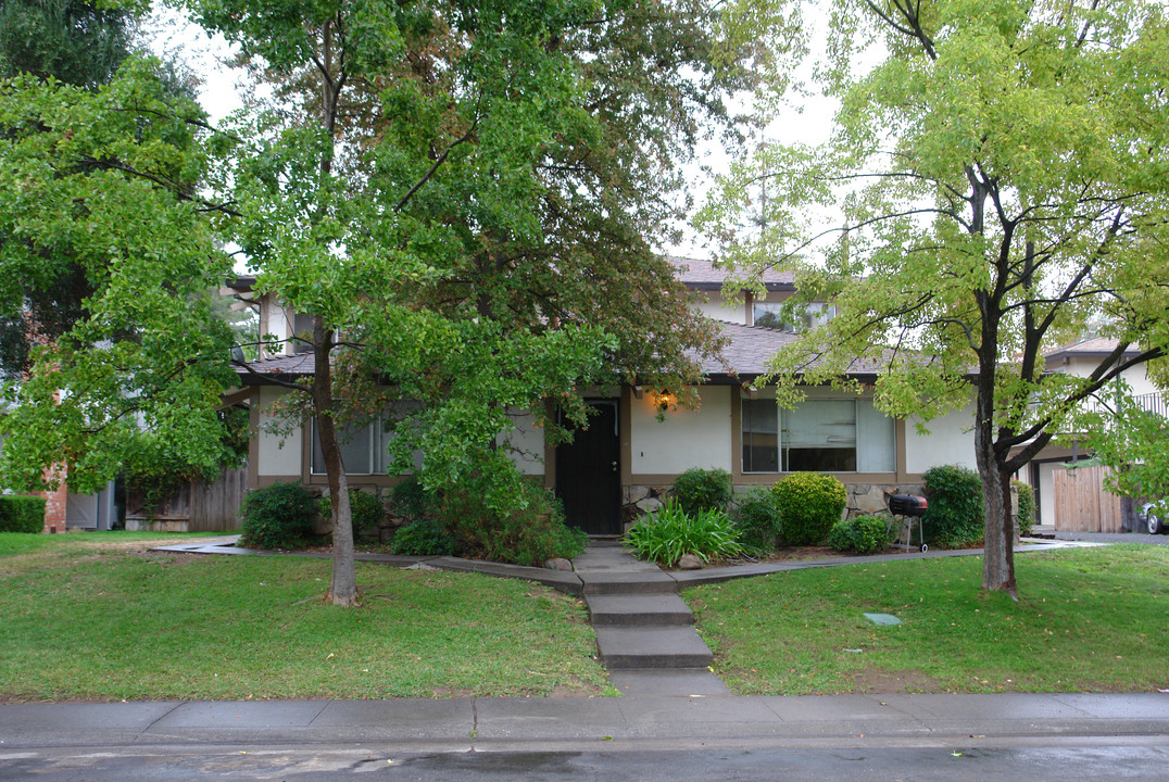 810 Cathedral Ct in Sacramento, CA - Foto de edificio