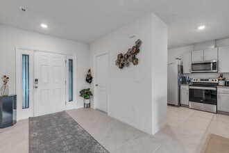 2724 Silver Canoe Dr in Edgewater, FL - Foto de edificio - Building Photo