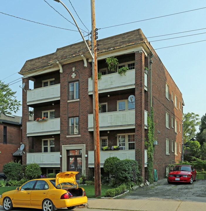8 Stanley Ave in Hamilton, ON - Building Photo