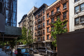 146 Sullivan St in New York, NY - Building Photo - Primary Photo