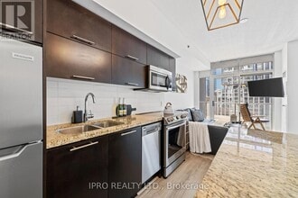 21-721 Nelson St in Toronto, ON - Building Photo - Building Photo