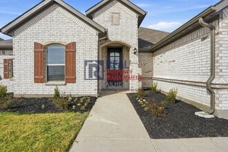 329 Comfort Dr in Godley, TX - Building Photo - Building Photo