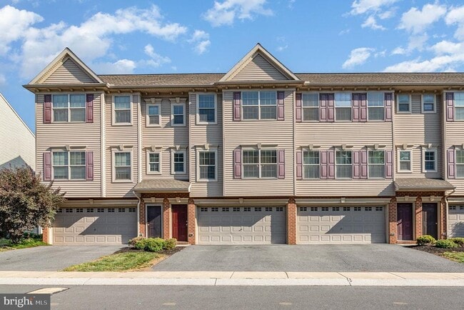 6315 Creekbend Dr in Hampden Township, PA - Building Photo - Building Photo