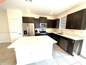 2418 SE 10th St in Homestead, FL - Building Photo - Building Photo