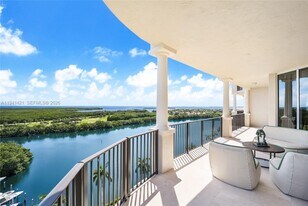 13611 Deering Bay Dr in Coral Gables, FL - Building Photo