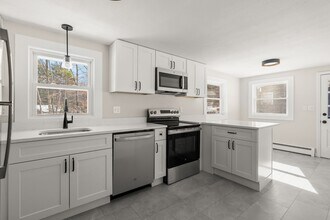 41 Scadding St, Unit 2 in Taunton, MA - Building Photo - Building Photo