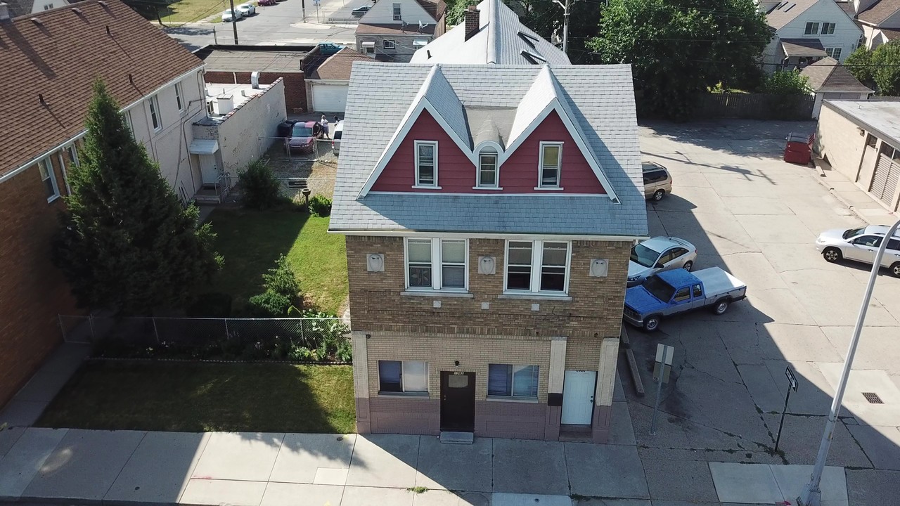 2382 Caniff St in Hamtramck, MI - Building Photo