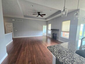 7833 Hayek Dr in Lincoln, NE - Foto de edificio - Building Photo