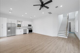 2311 Solo St in Houston, TX - Foto de edificio - Building Photo