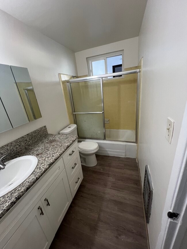 3533 W 108th St, Unit 2 in Inglewood, CA - Foto de edificio - Building Photo