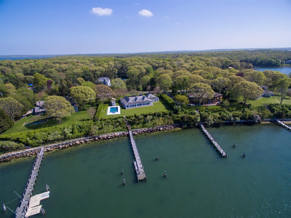 18 North Dr in Sag Harbor, NY - Foto de edificio