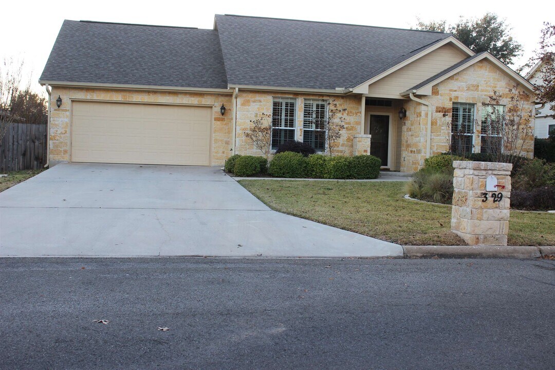 329 Firestone Dr in Meadowlakes, TX - Building Photo
