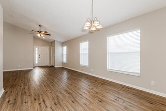 810 Cape Cod Cir in Valrico, FL - Building Photo - Building Photo