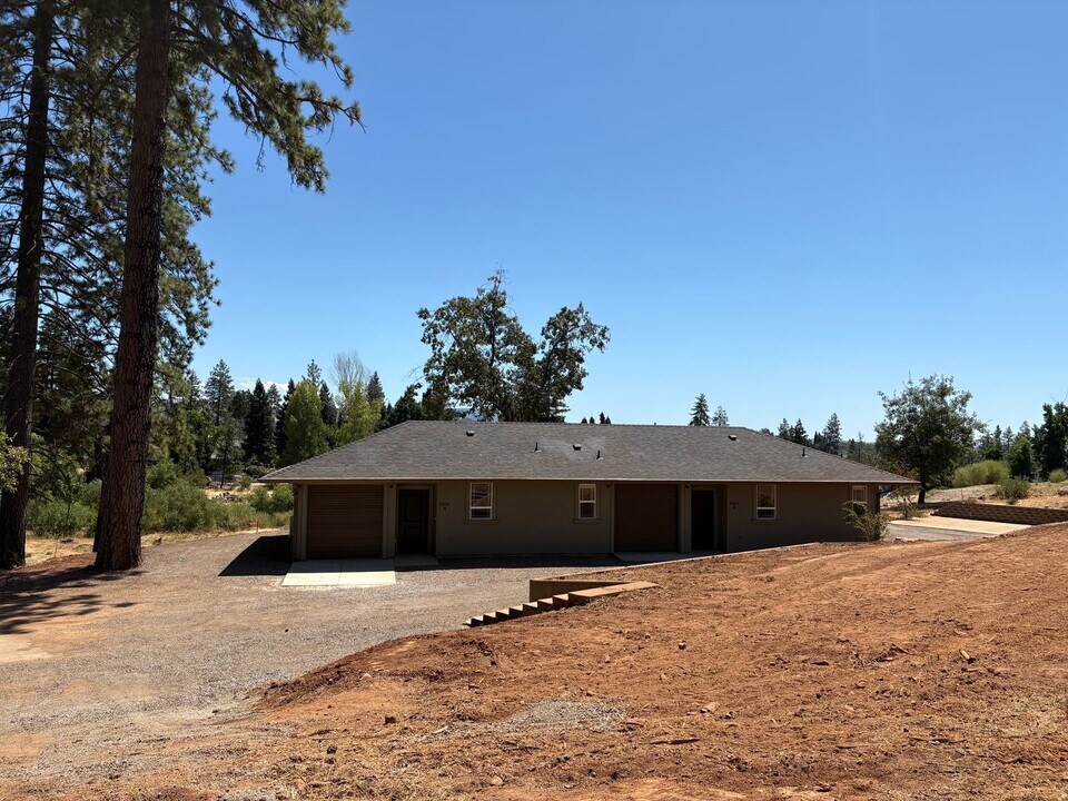 1930 Golf Rd in Paradise, CA - Building Photo