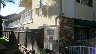 761 Rose Ave in Long Beach, CA - Foto de edificio - Building Photo