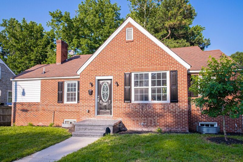 1001 Colonial Ave in Colonial Heights, VA - Building Photo