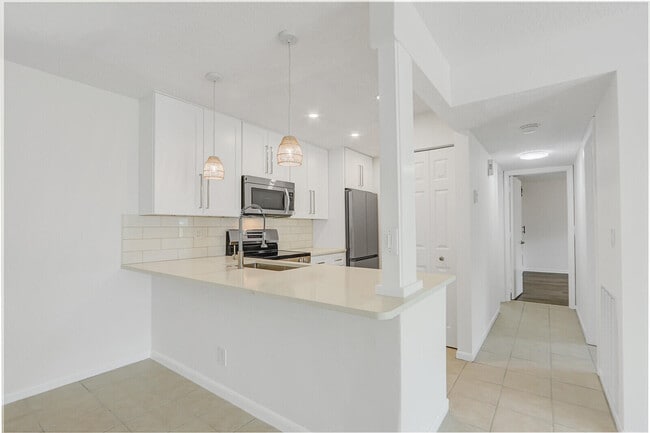 3402 Gardens E Dr