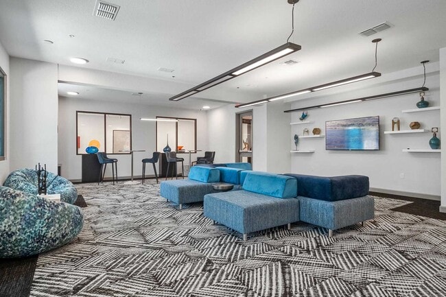 Gallery 3100 in St. Petersburg, FL - Foto de edificio - Building Photo