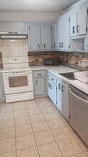 2841 NE 163rd St, Unit 214 in North Miami Beach, FL - Building Photo - Building Photo