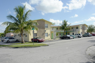 1295 W 66th St in Hialeah, FL - Building Photo - Building Photo