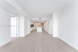 9201 E Bay Harbor Dr in Bay Harbor Islands, FL - Building Photo - Building Photo