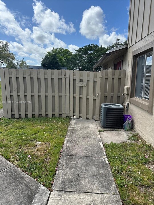 5928 NW 21st St in Lauderhill, FL - Building Photo