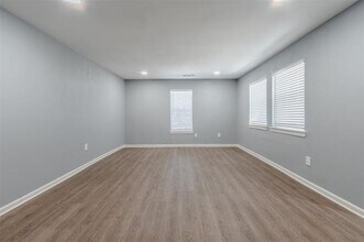 605 Lloyd in Italy, TX - Building Photo - Building Photo