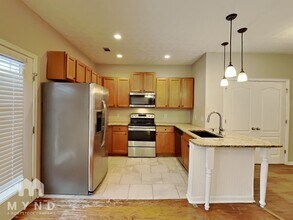 6204 Ellenwood Dr in Rex, GA - Foto de edificio - Building Photo