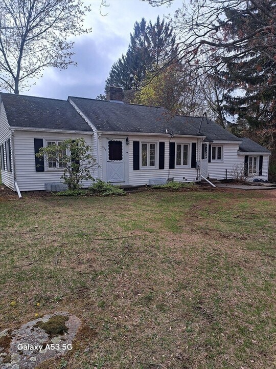 289 Richards Ave in Paxton, MA - Building Photo