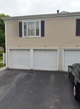 1085 Cove Dr in Prospect Heights, IL - Building Photo - Building Photo