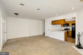 12158 Salemtown Dr in Woodbridge, VA - Building Photo - Building Photo