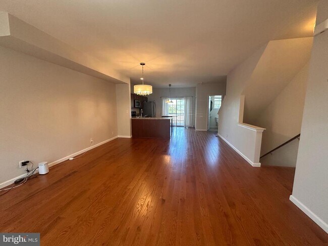 property at 709 E Elm St