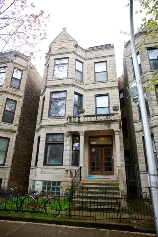 property at 909 W Dakin St