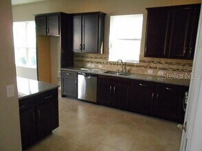 15604 Starling Crossing Dr in Fish Hawk, FL - Foto de edificio - Building Photo