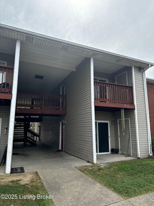 4109 Blue Lick Ct in Louisville, KY - Building Photo
