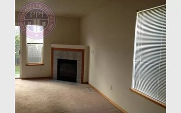 3625 NE 157th Ave, Unit B in Portland, OR - Foto de edificio - Building Photo