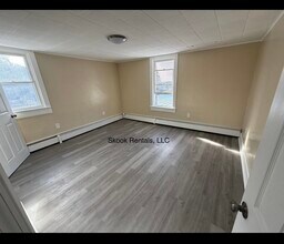 1012 W Willow St in Coal Township, PA - Building Photo - Building Photo