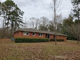 105 Crestview Dr in East Dublin, GA - Building Photo