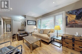 2169 Paisley Ave in Burlington, ON - Building Photo - Building Photo